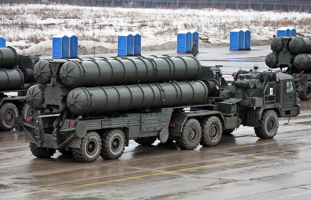 Transporteur-lanceur du système S-400 Triumf