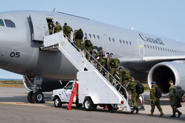 GB2020-09-050
Canadian Armed Forces members board an...