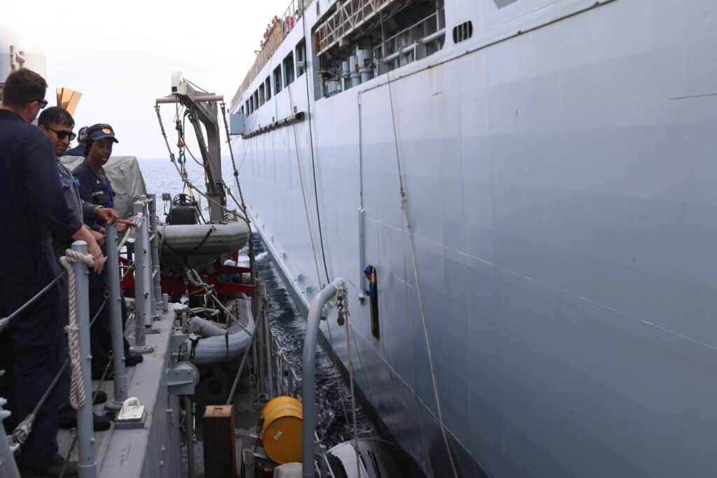 Le recrutement dans la Royal Fleet Auxiliary s’améliore après des années de difficultés