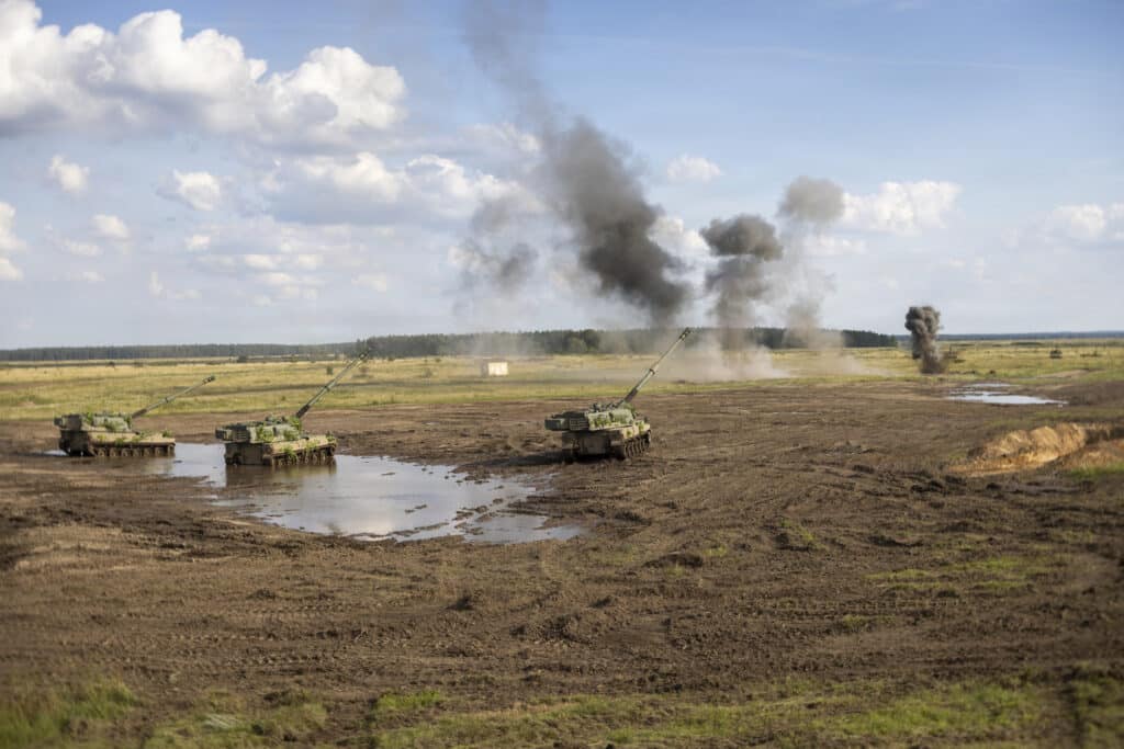Les premières pièces d’artillerie K9PL en route vers la Pologne