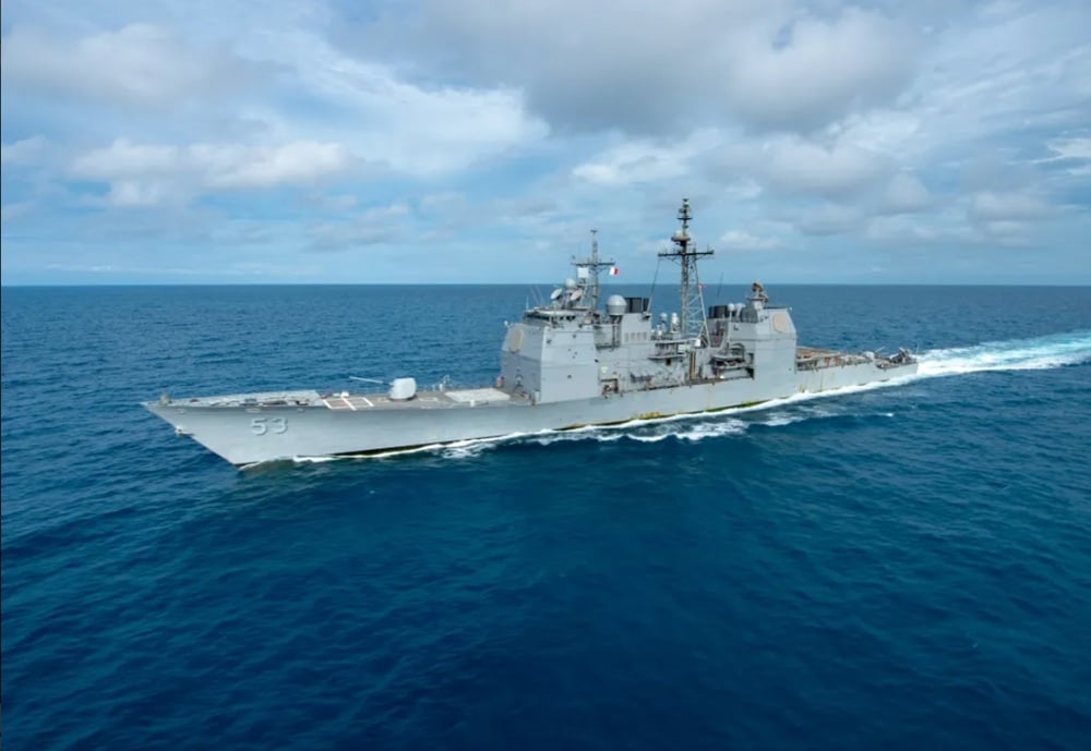 USS Mobile Bay en mer