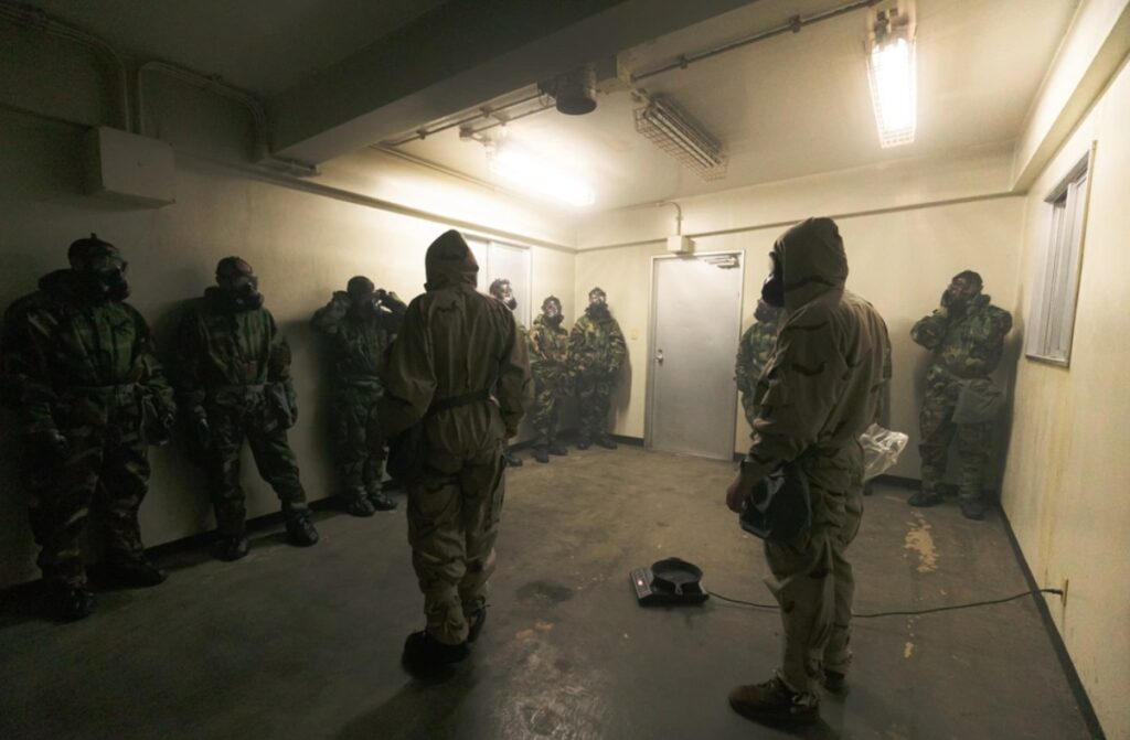 Entraînement en chambre à gaz avec gaz CS pour les Marines américains