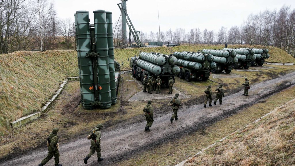 Système de défense aérienne S-400 Triumf durant un exercice