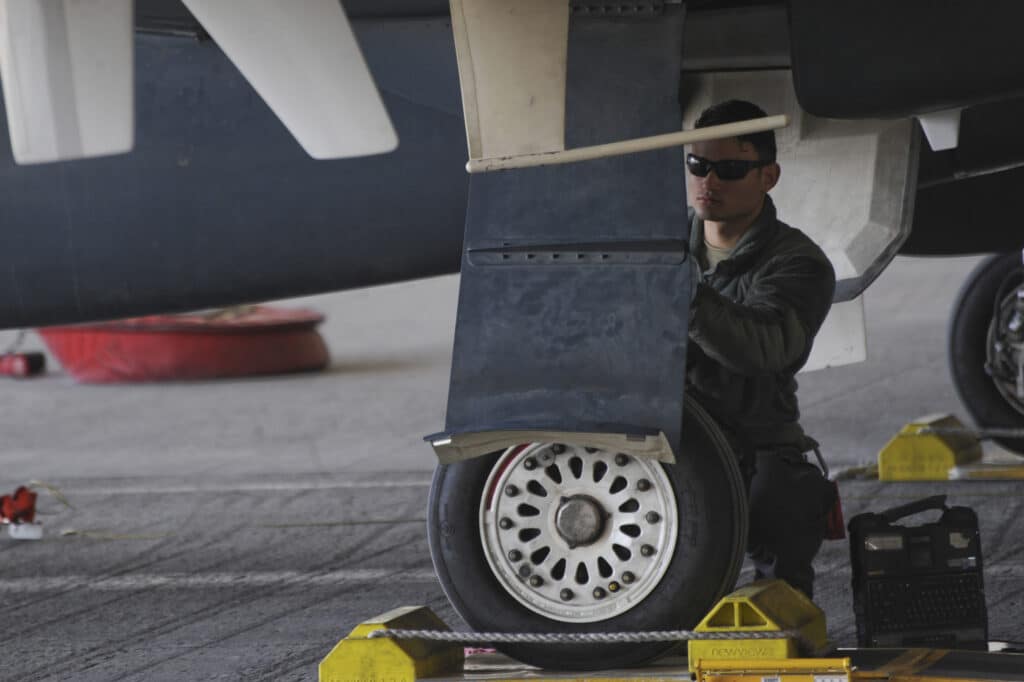 Un aviateur établit un score parfait dans l’une des écoles de renseignement les plus exigeantes de l’US Air Force