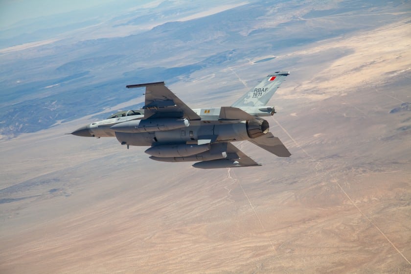 F-16 équipés du système Viper Shield en vol