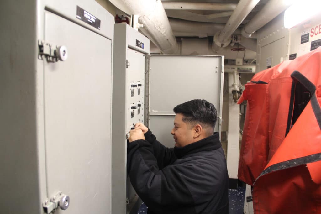 Raytheon installe le premier radar SPY-6(V)4 au centre d’essais naval de Wallops Island
