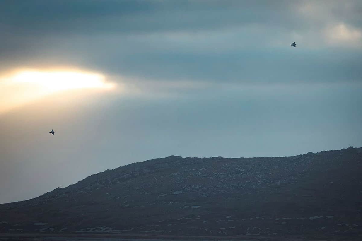 Forces terrestres et chasseurs Typhoon en exercice de tir réel aux Îles Falkland - image 2