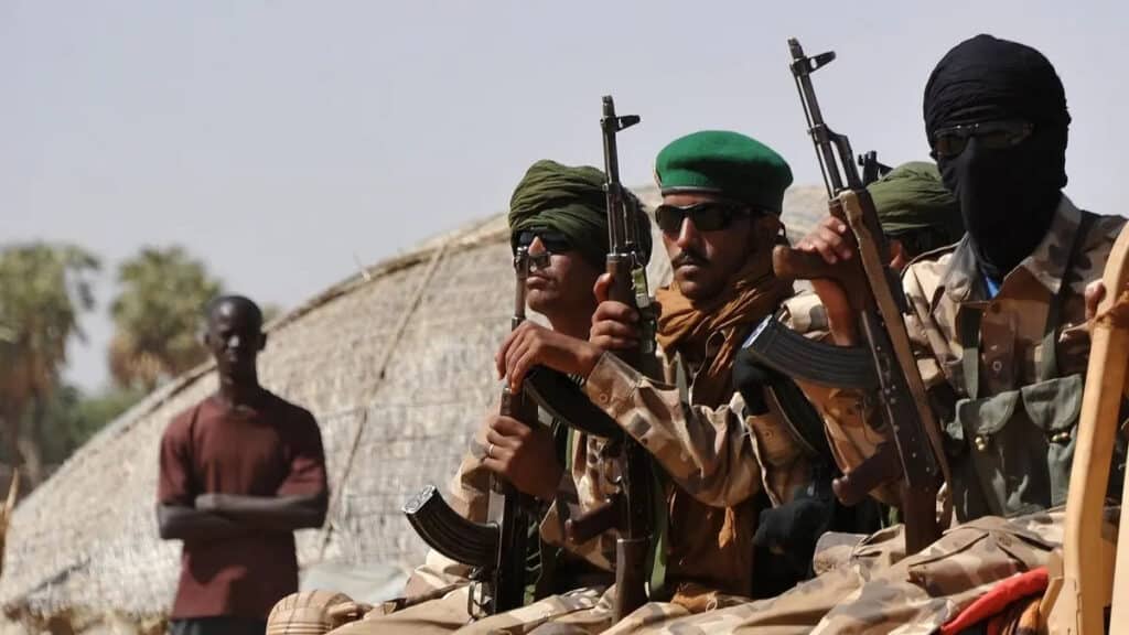 Soldats touareg maliens dans les rues de Gao